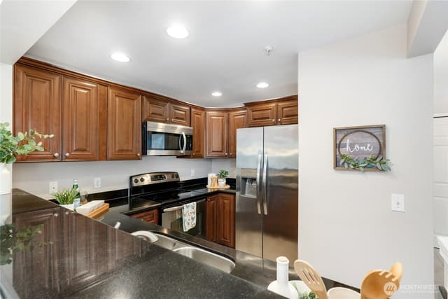 Property photo for 1628 118th Avenue SE #F316, Bellevue photo 5