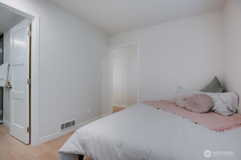 Property photo for 1312 6th Avenue N #9, Seattle photo 16