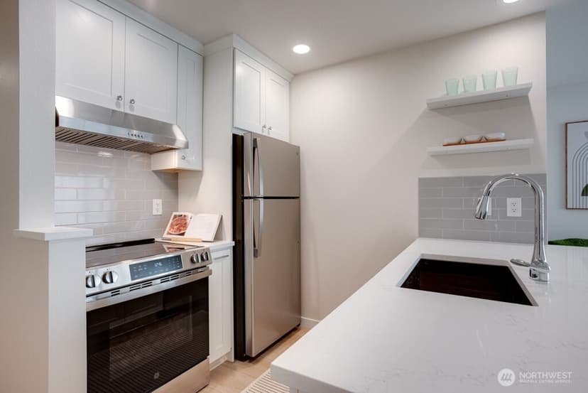 Property photo for 1312 6th Avenue N #9, Seattle photo 6