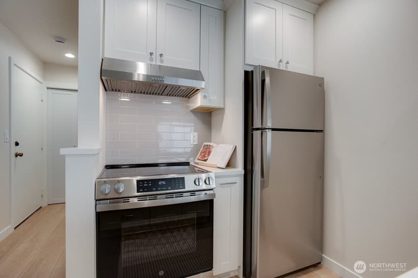 Property photo for 1312 6th Avenue N #9, Seattle photo 4