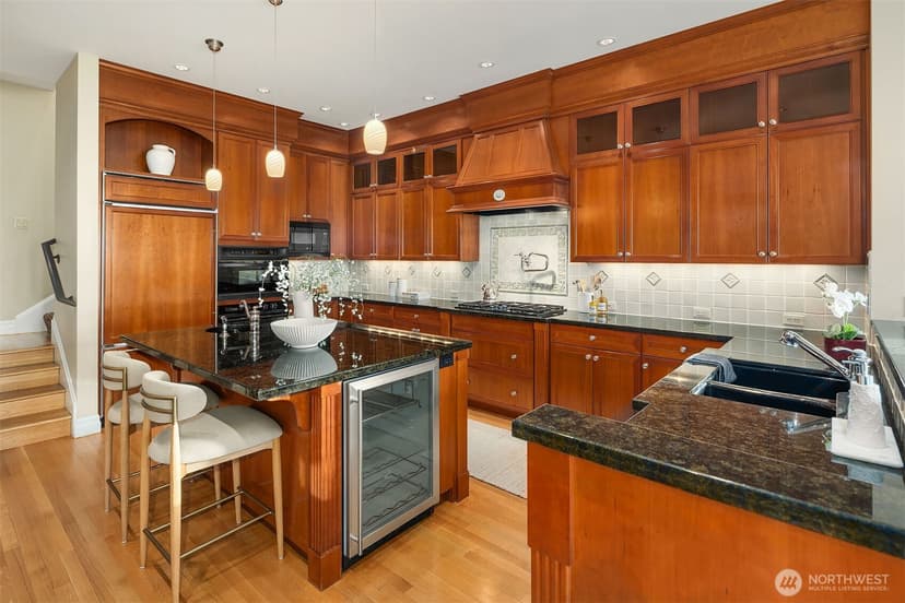 Property photo for 2629 46th Avenue W, Seattle photo 19
