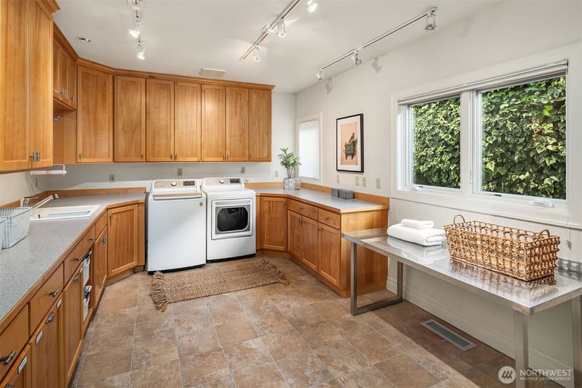 Property photo for 2629 46th Avenue W, Seattle photo 22