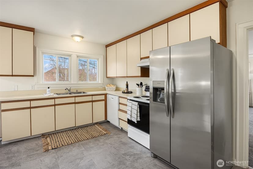 Property photo for 5019 5th Avenue NE, Seattle photo 6