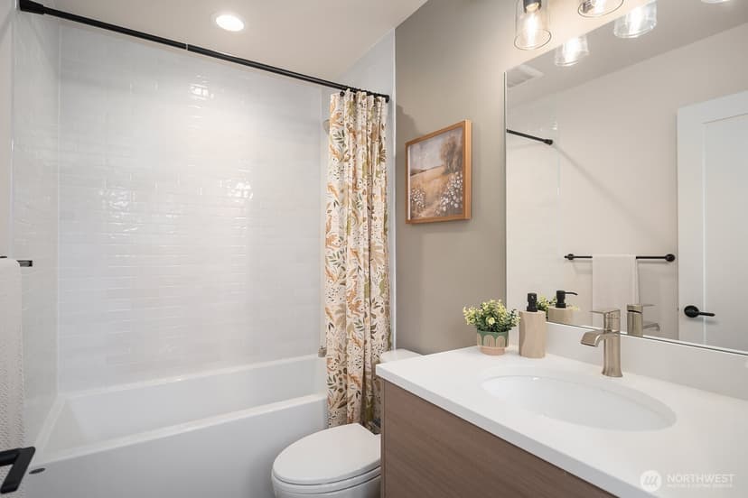 Property photo for 5028 35th Avenue NE #B, Seattle photo 14