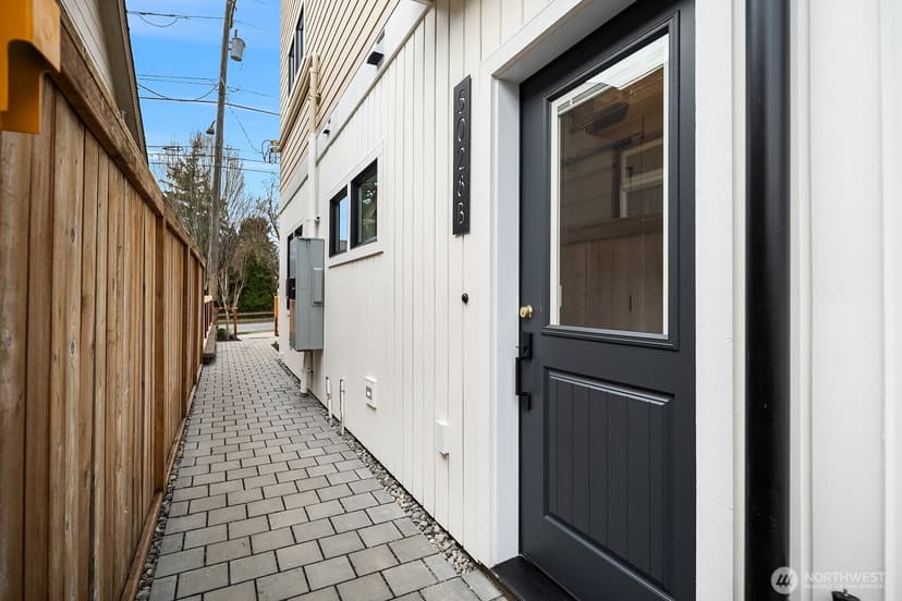 Property photo for 5028 35th Avenue NE #B, Seattle photo 2