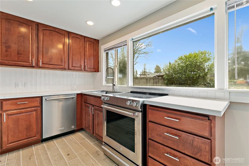 Property photo for 6540 Ardmore Drive SW, Lakewood photo 8