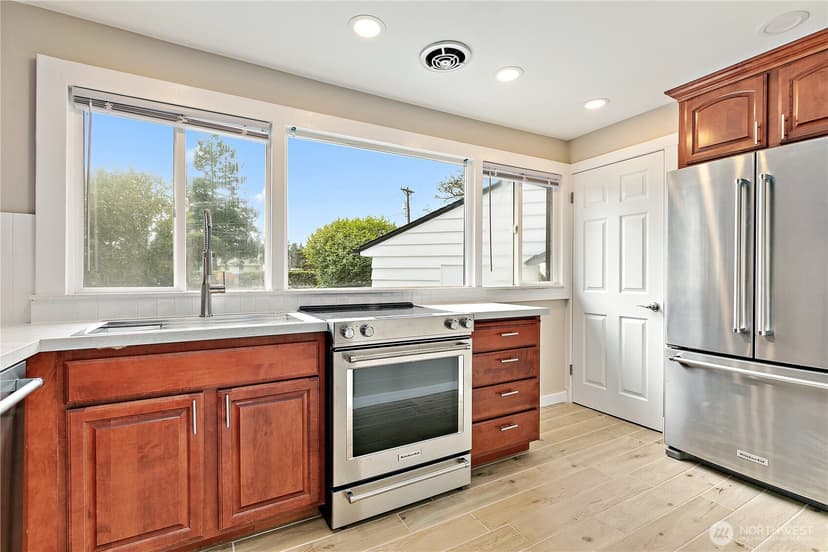 Property photo for 6540 Ardmore Drive SW, Lakewood photo 9