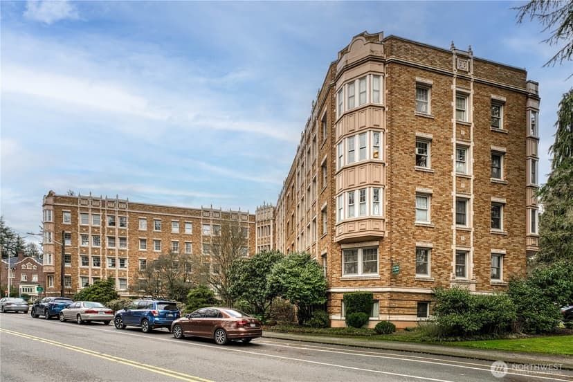 Property photo for 5810 Cowen Place NE #301, Seattle photo 2