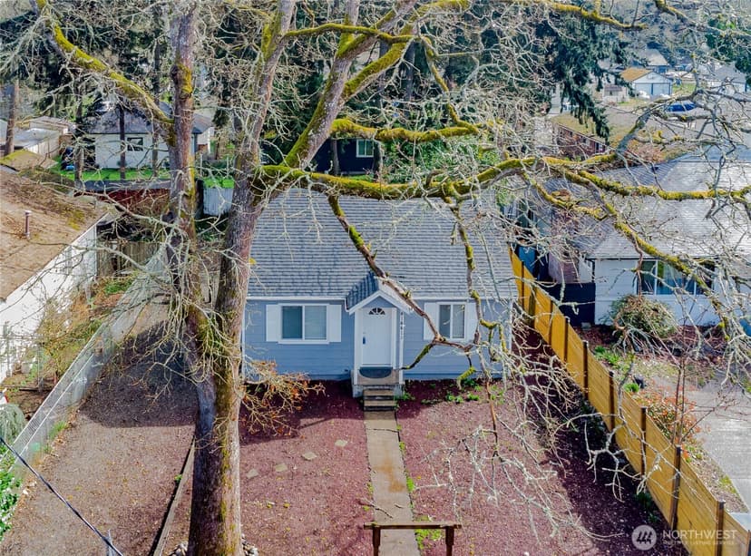 Property photo for 14413 Portland Avenue SW, Lakewood photo 3