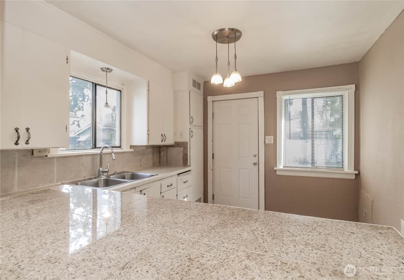 Property photo for 14413 Portland Avenue SW, Lakewood photo 17