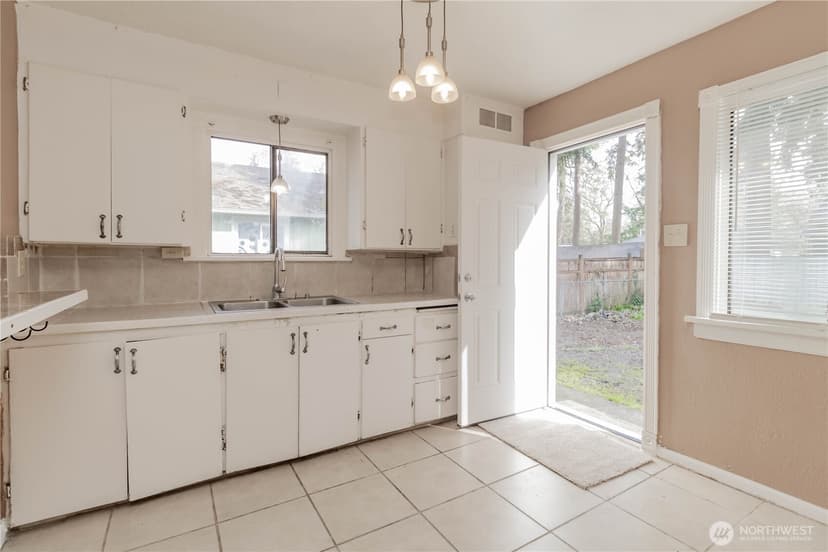 Property photo for 14413 Portland Avenue SW, Lakewood photo 20
