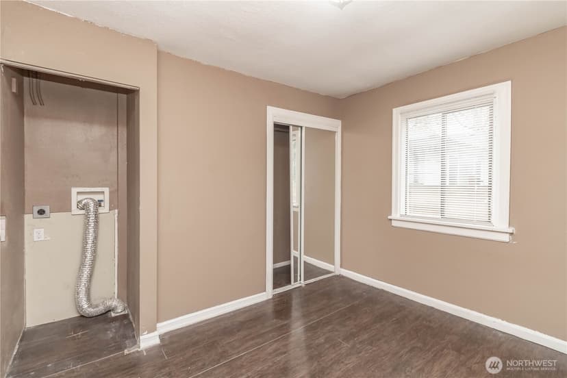 Property photo for 14413 Portland Avenue SW, Lakewood photo 12
