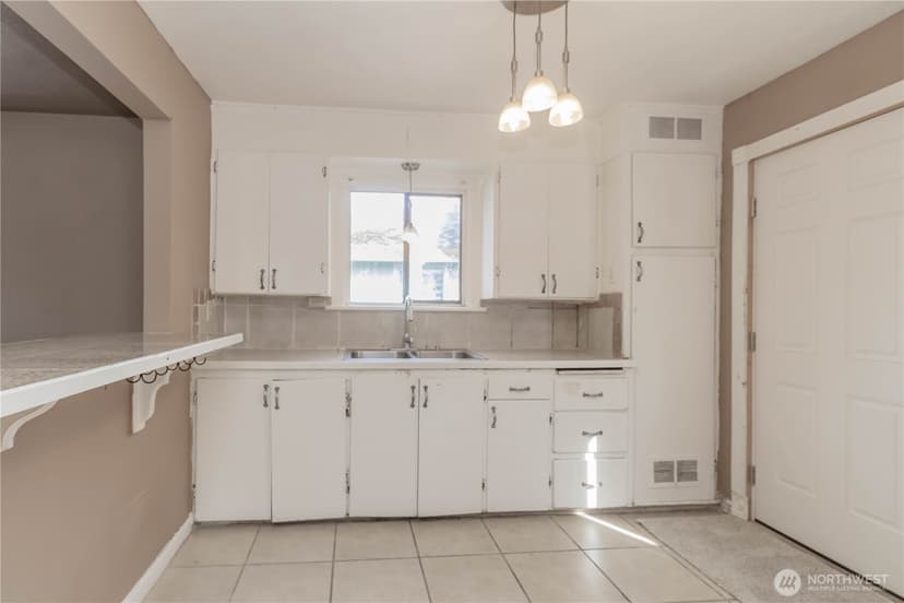 Property photo for 14413 Portland Avenue SW, Lakewood photo 18
