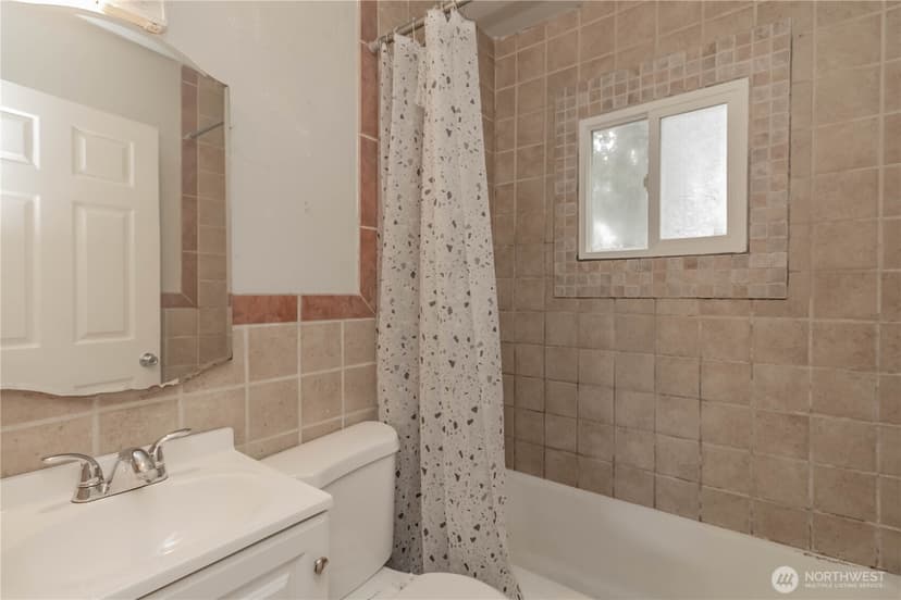 Property photo for 14413 Portland Avenue SW, Lakewood photo 16