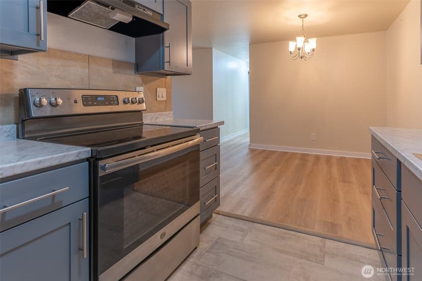 Property photo for 16817 Larch Way #D201, Lynnwood photo 6
