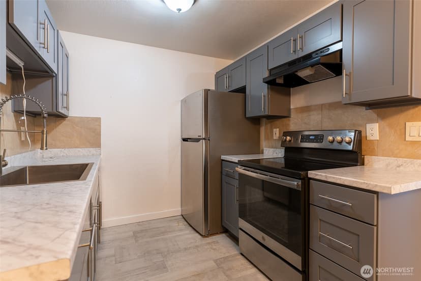 Property photo for 16817 Larch Way #D201, Lynnwood photo 3