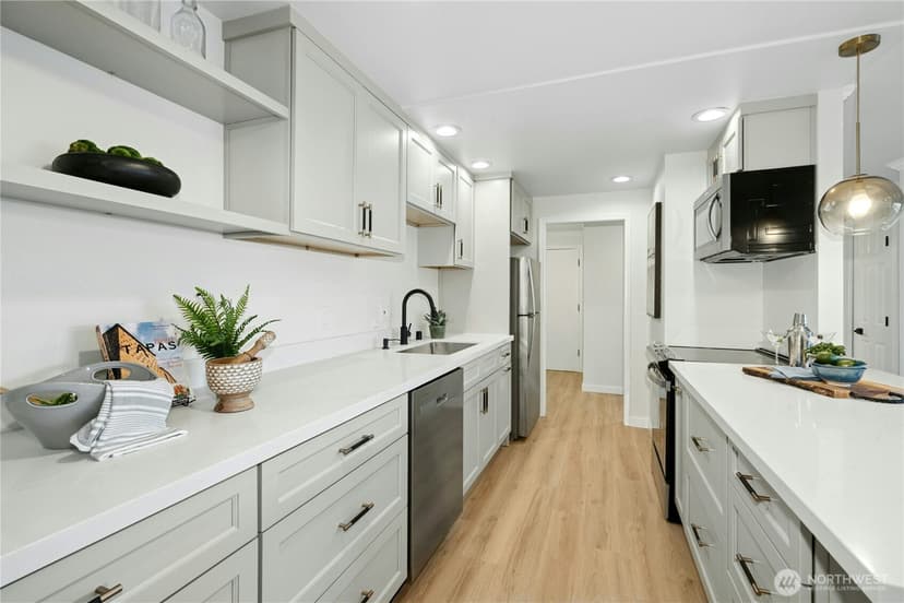 Property photo for 733 Lake Street S #202, Kirkland photo 4