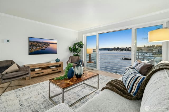Property photo for 733 Lake Street S #202, Kirkland