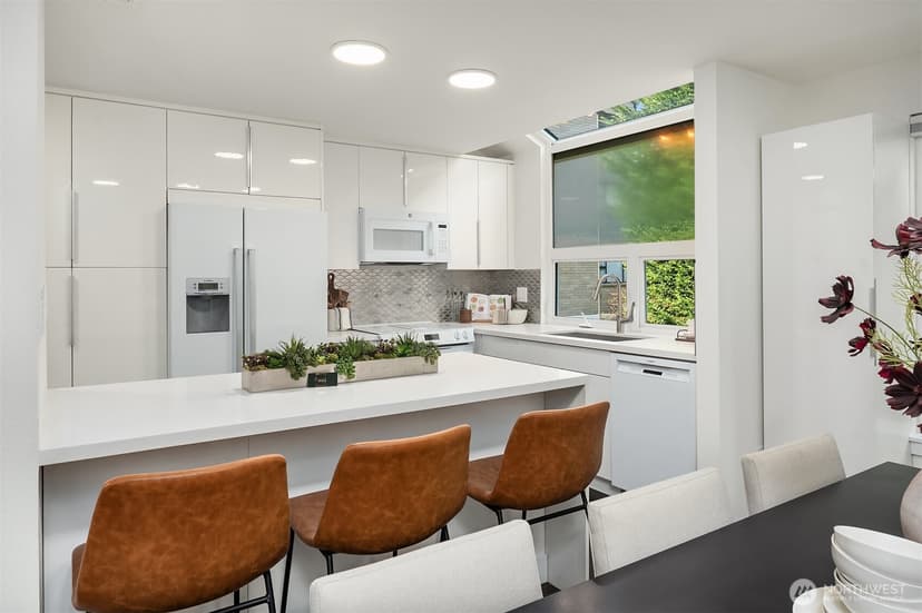Property photo for 202 W Olympic Place #405, Seattle photo 8
