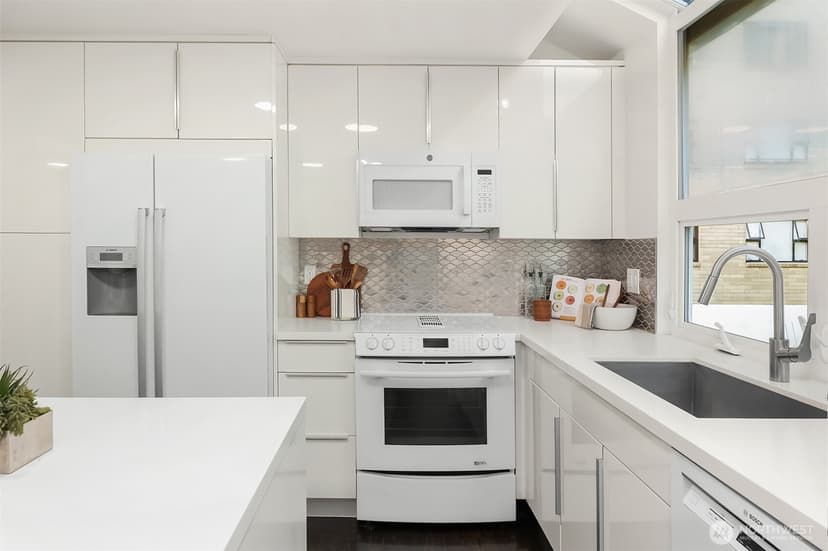 Property photo for 202 W Olympic Place #405, Seattle photo 7