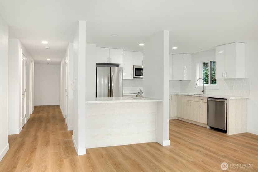 Property photo for 1028 Lakeview Boulevard E #4, Seattle photo 6