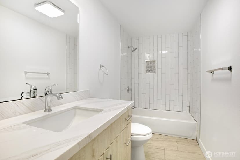 Property photo for 1028 Lakeview Boulevard E #4, Seattle photo 17