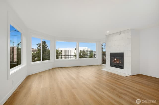Property photo for 1028 Lakeview Boulevard E #4, Seattle photo 3