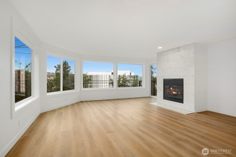 Property photo for 1028 Lakeview Boulevard E #4, Seattle photo 3