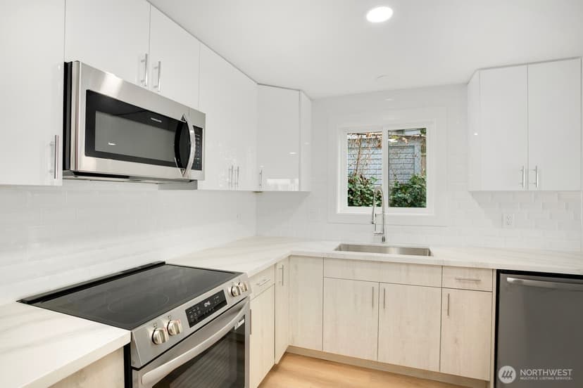 Property photo for 1028 Lakeview Boulevard E #4, Seattle photo 8