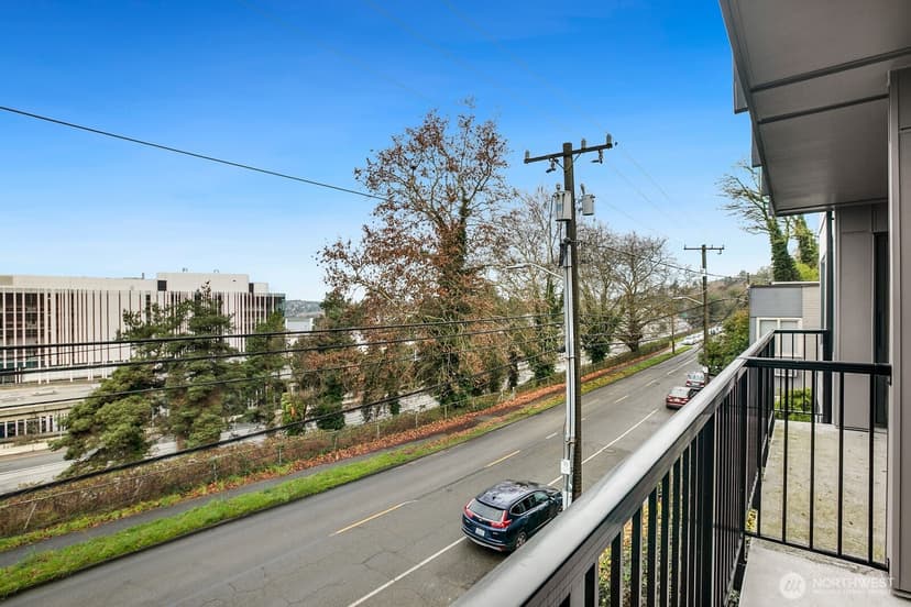 Property photo for 1028 Lakeview Boulevard E #4, Seattle photo 21