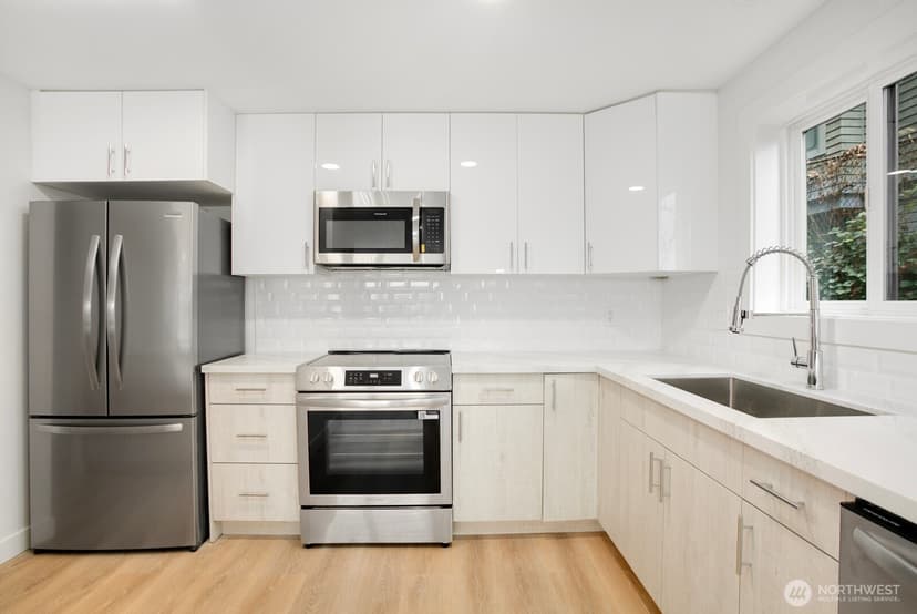 Property photo for 1028 Lakeview Boulevard E #4, Seattle photo 9