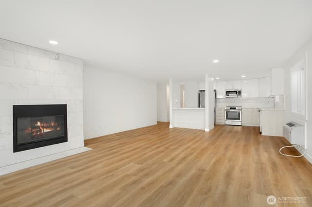 Property photo for 1028 Lakeview Boulevard E #4, Seattle photo 2