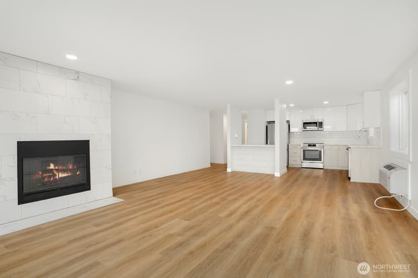 Property photo for 1028 Lakeview Boulevard E #4, Seattle photo 2