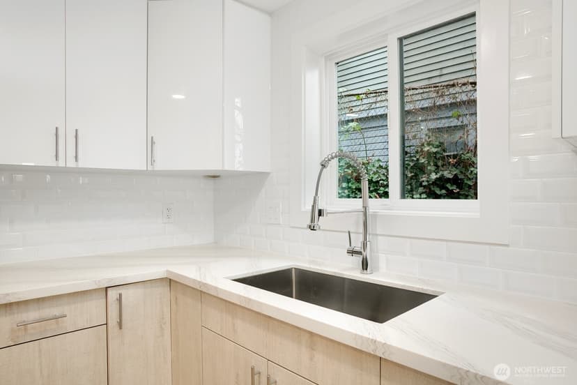 Property photo for 1028 Lakeview Boulevard E #4, Seattle photo 10