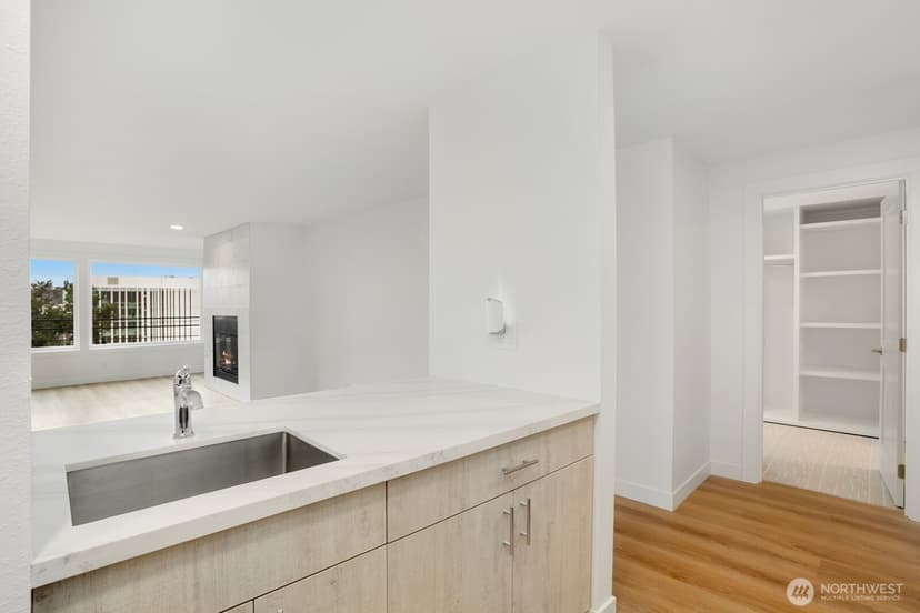 Property photo for 1028 Lakeview Boulevard E #4, Seattle photo 15