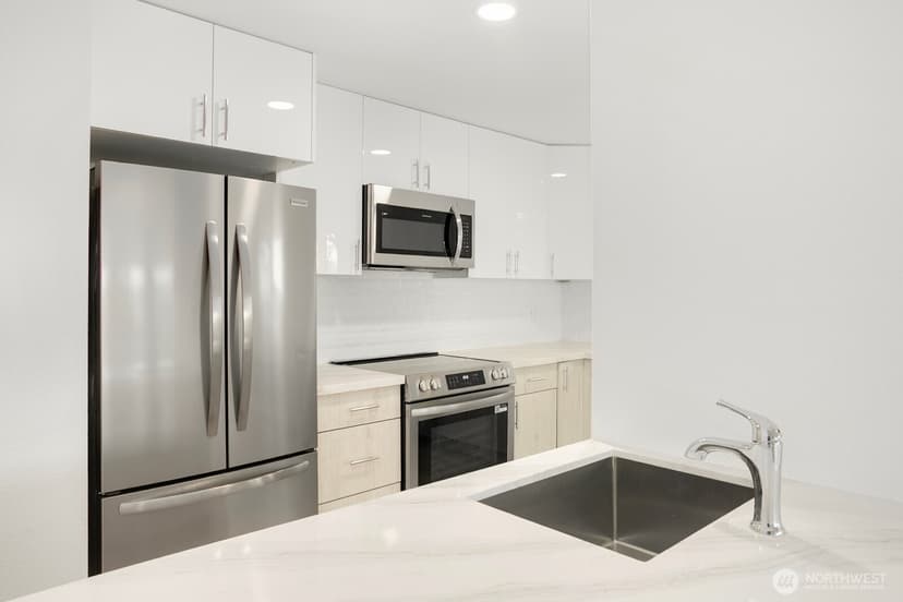 Property photo for 1028 Lakeview Boulevard E #4, Seattle photo 7