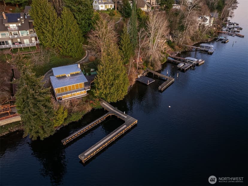 Property photo for 8025 W Mercer Way, Mercer Island photo 2