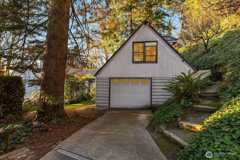 Property photo for 8025 W Mercer Way, Mercer Island photo 26