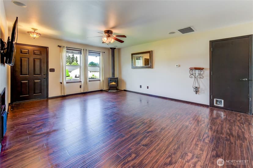 Property photo for 3315 18th Street Pl SW, Puyallup photo 4