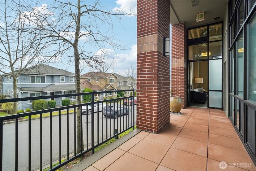 Property photo for 1886 25th Avenue NE #101, Issaquah photo 3