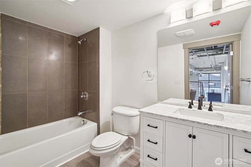 Property photo for 1886 25th Avenue NE #101, Issaquah photo 12
