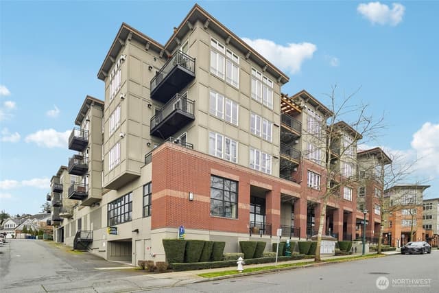 Property photo for 1886 25th Avenue NE #101, Issaquah photo 2