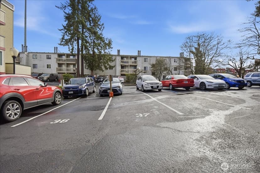Property photo for 18102 15th Avenue NE #B210, Shoreline photo 7