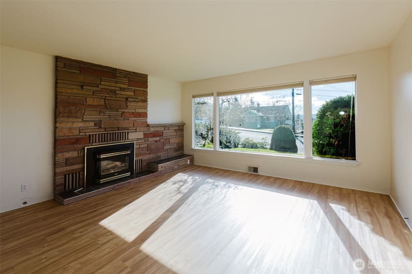 Property photo for 2110 E 17th Street, Bremerton photo 6