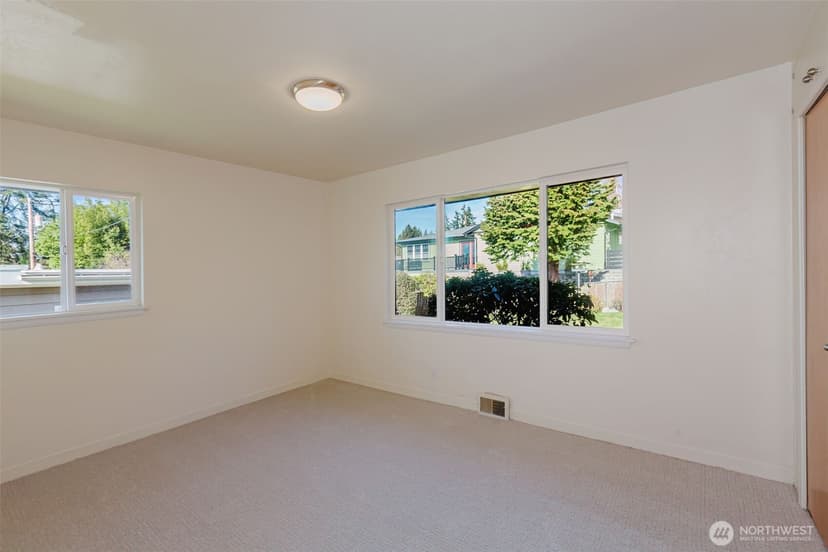 Property photo for 2110 E 17th Street, Bremerton photo 14
