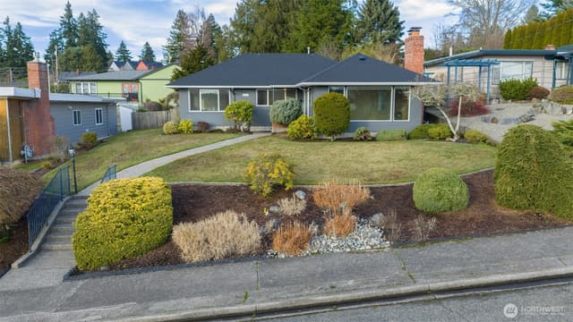 Property photo for 2110 E 17th Street, Bremerton photo 2