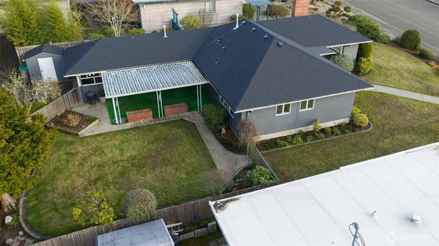 Property photo for 2110 E 17th Street, Bremerton photo 3