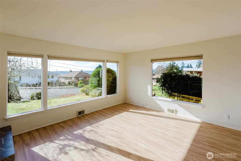 Property photo for 2110 E 17th Street, Bremerton photo 8