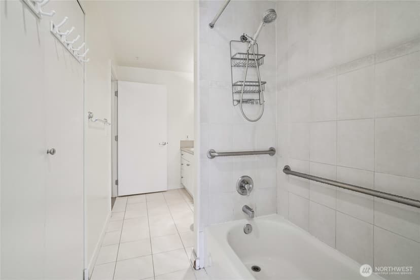 Property photo for 321 10th Avenue S #613, Seattle photo 14