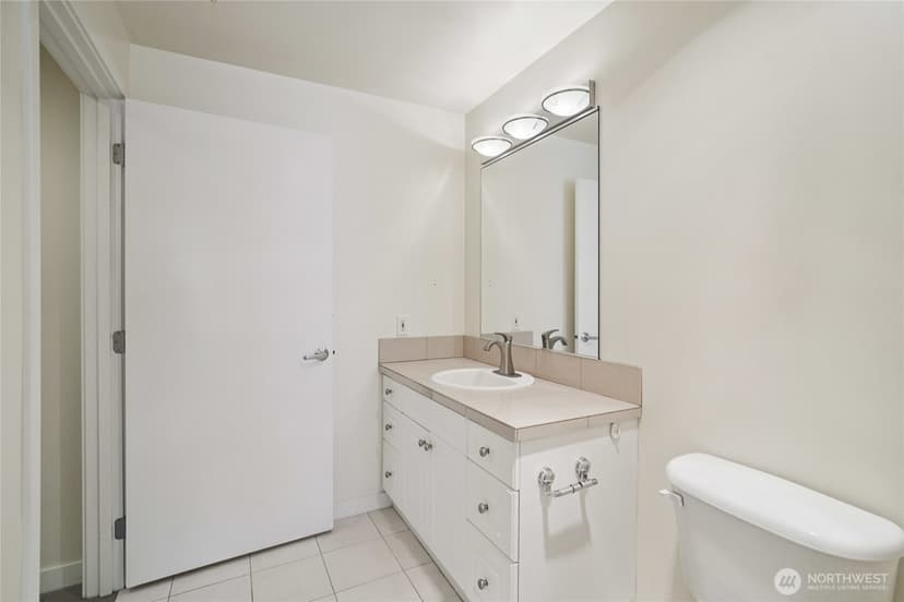 Property photo for 321 10th Avenue S #613, Seattle photo 13